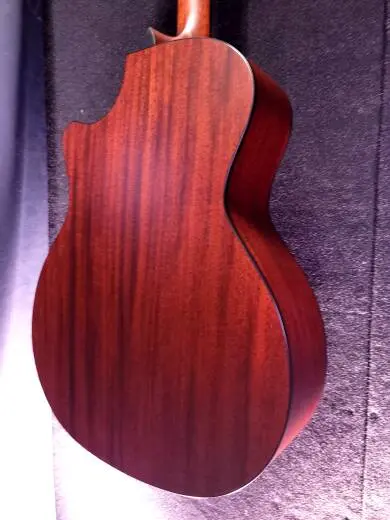 Taylor Guitars - 324CE 2